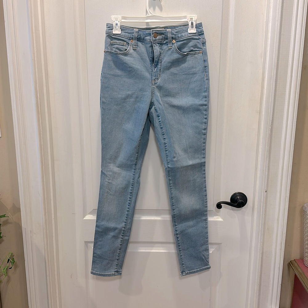 Universal Thread size4/27R light wash high rise skinny jeans